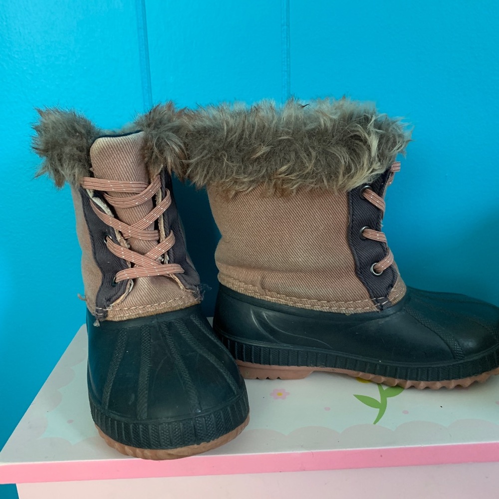 Girls winter boots size 10